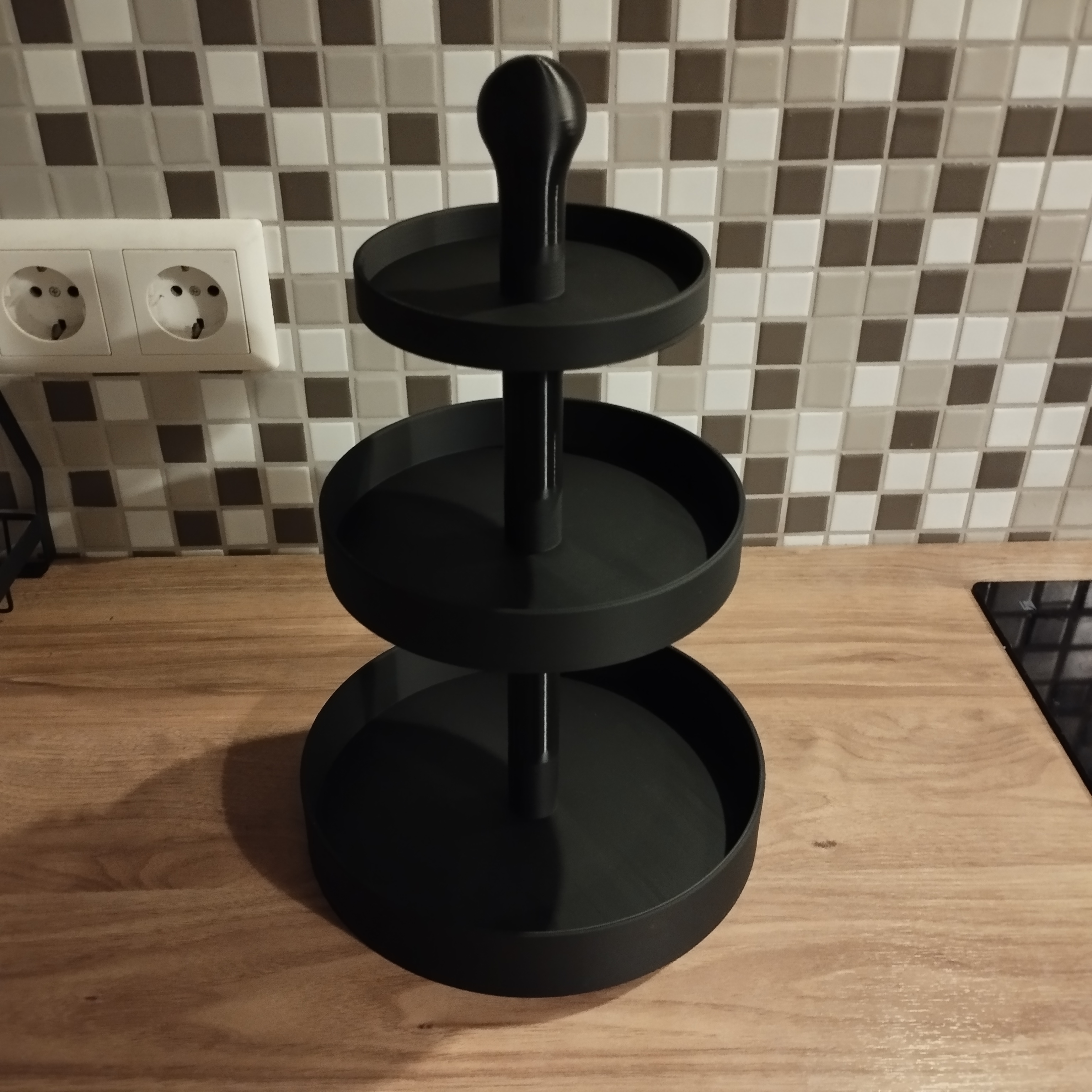 Snack & Cake Etagere - Detail View