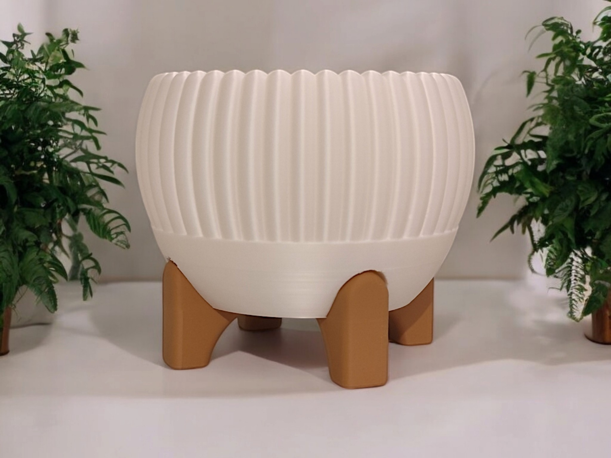 Mid-Century Luma Plant Pot - View 2